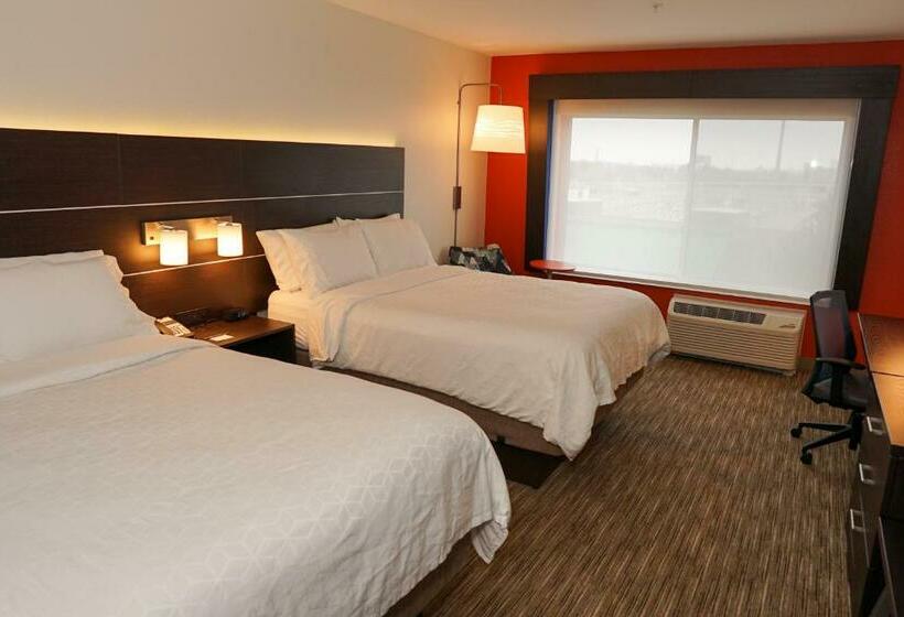 هتل Holiday Inn Express & Suites   Aurora Medical Campus, An Ihg