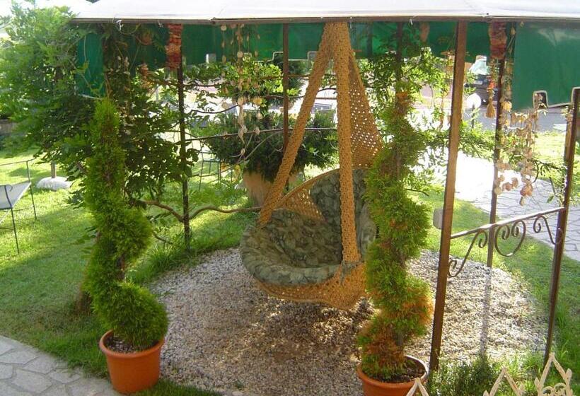هتل La Casa Gialla