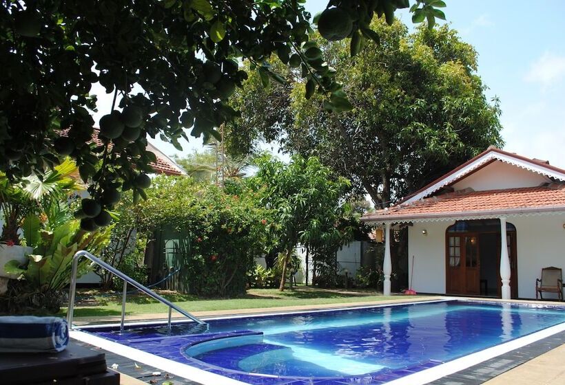 Hotel Sujeewani Villa