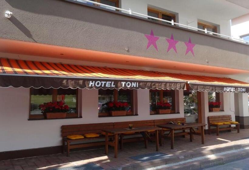 هتل Toni
