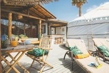 استراحتگاه Eco Village Finca De Arrieta Yurts And Stone Cottages Shared Pool Walking Distance To Arrieta