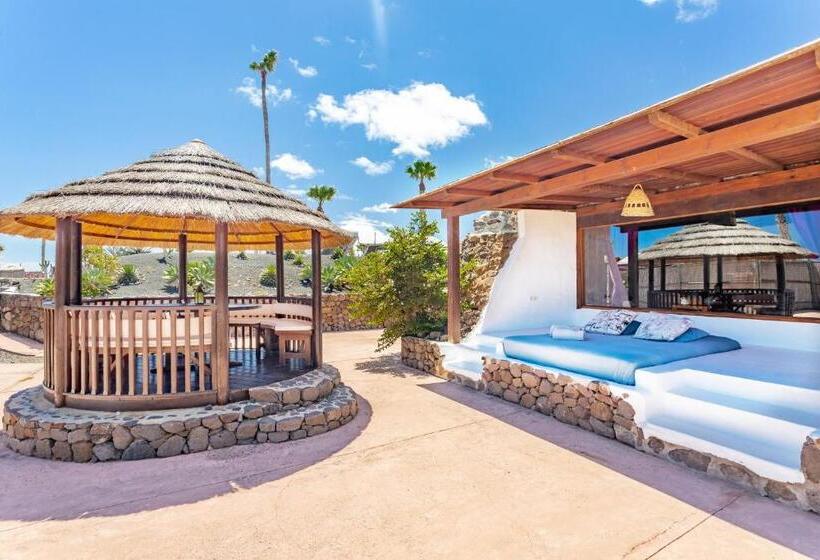 استراحتگاه Eco Village Finca De Arrieta   Yurts And Stone Cottages   Shared Pool   Walking Distance To Arrieta
