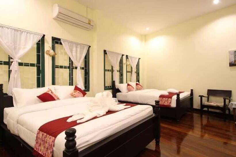 Srisomboon Hostel