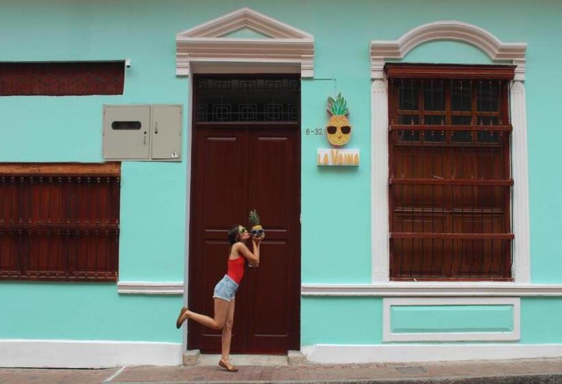 تختخواب و صبحانه La Vaina Cali