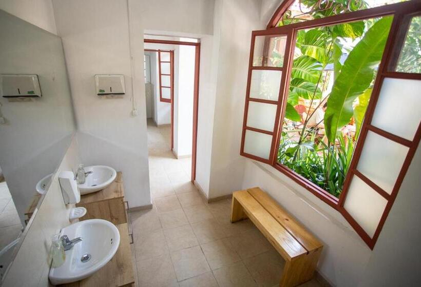 تختخواب و صبحانه La Vaina Cali