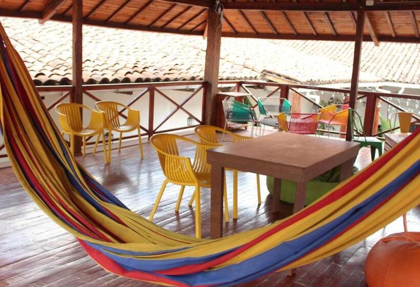 تختخواب و صبحانه La Vaina Cali