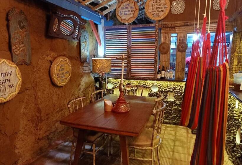 민박 Lovina Central Hostel