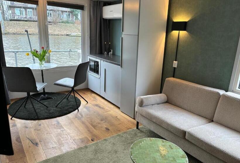 تختخواب و صبحانه Luxury Studio On Robs Houseboat Special For Couples