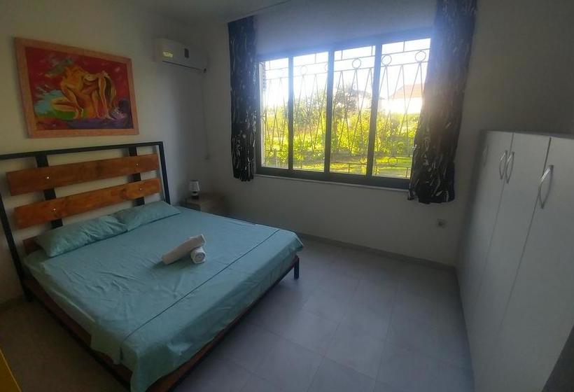 مسافرخانه Green Garden Guesthouse