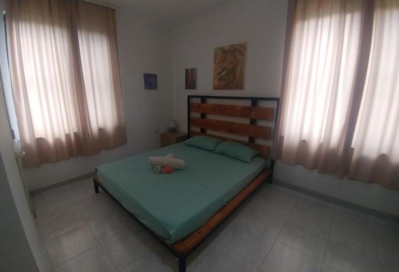 مسافرخانه Green Garden Guesthouse