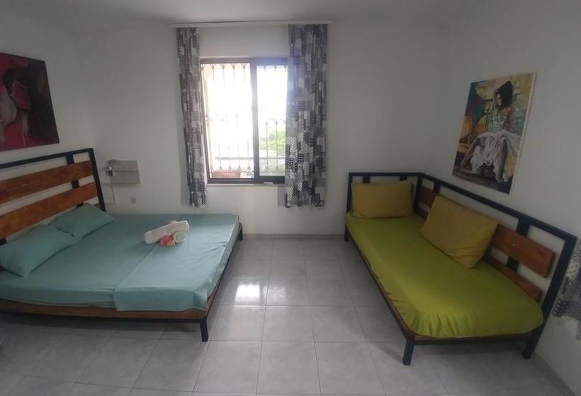 مسافرخانه Green Garden Guesthouse