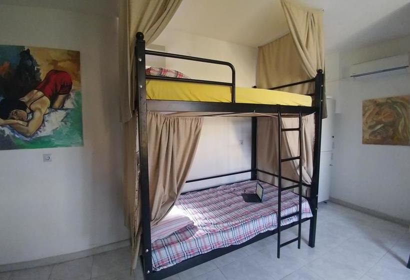مسافرخانه Green Garden Guesthouse