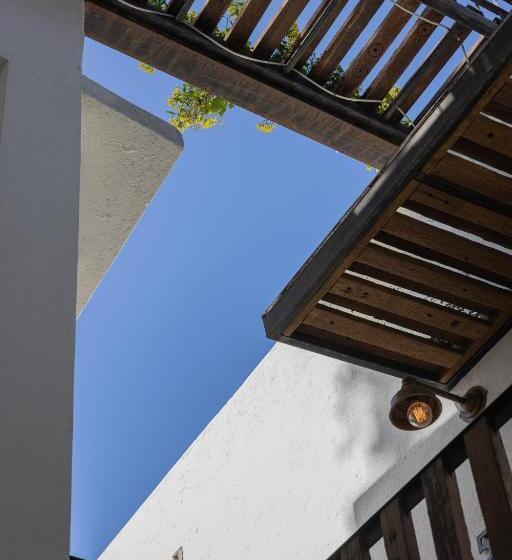 هتل Casa Andreu