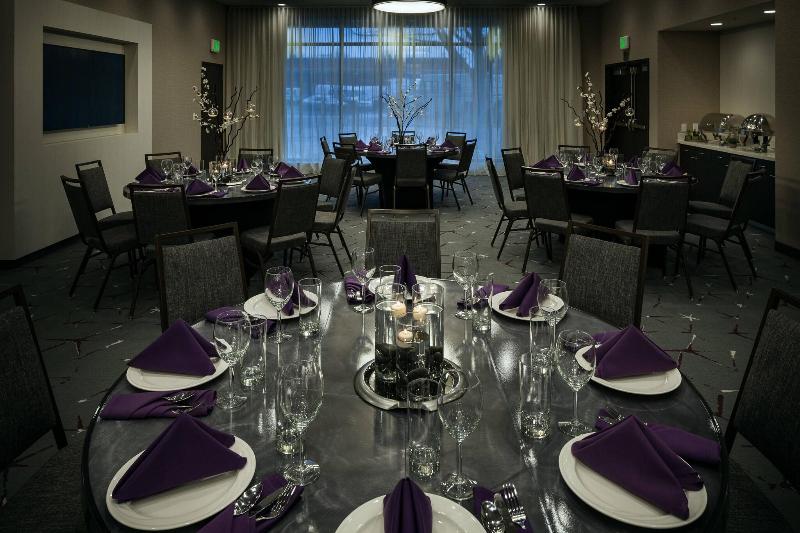 Отель Courtyard By Marriott Corvallis