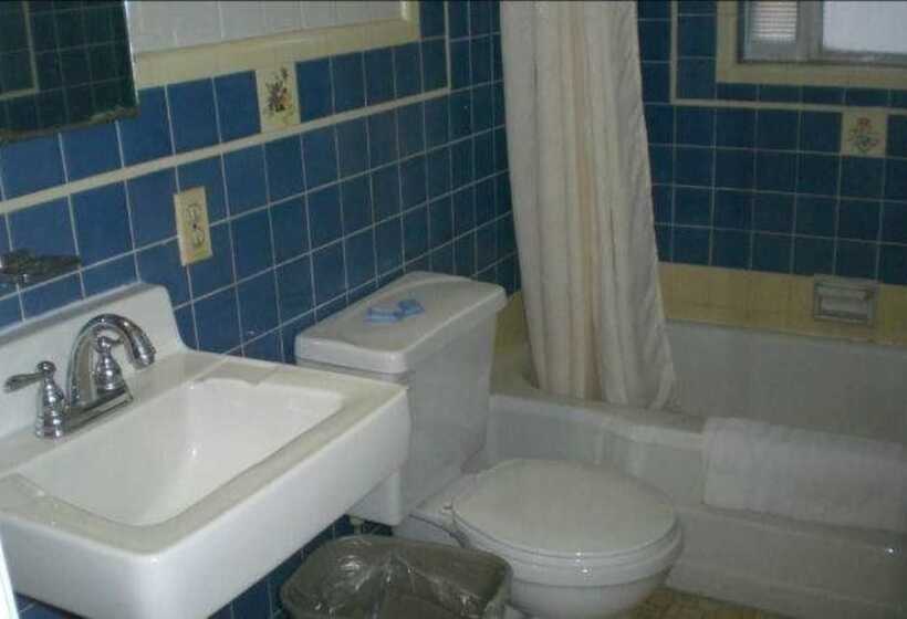 호텔 Economy Inn