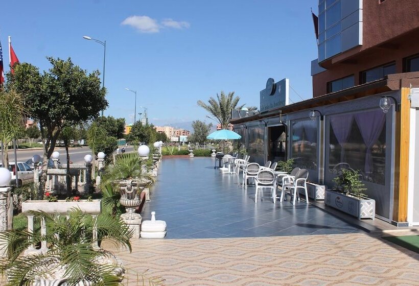 هتل Hôtel Hadaik Ain Asserdoune