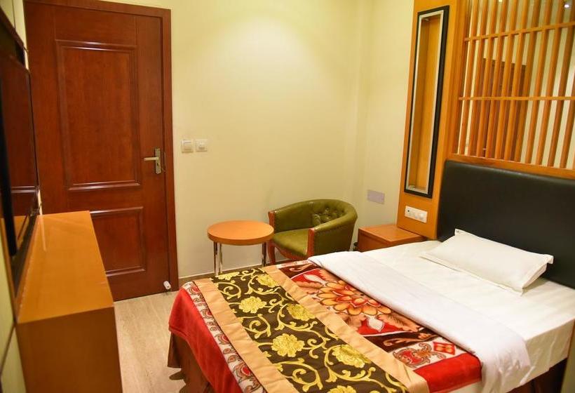 Отель New Anand Palace