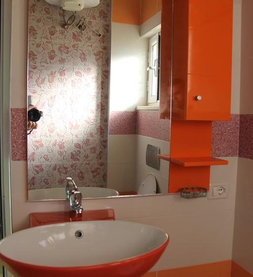 هتل Relax Apartments Ksamil