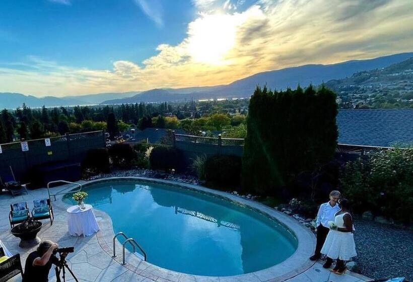 تختخواب و صبحانه A Vista Villa Couples Retreat