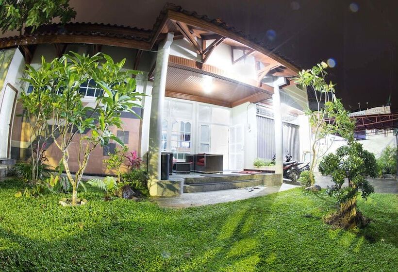 تختخواب و صبحانه Bonsai Surf Lodge   Hostel