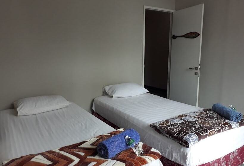 تختخواب و صبحانه Bonsai Surf Lodge   Hostel