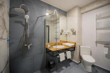 تختخواب و صبحانه Brater Luxury