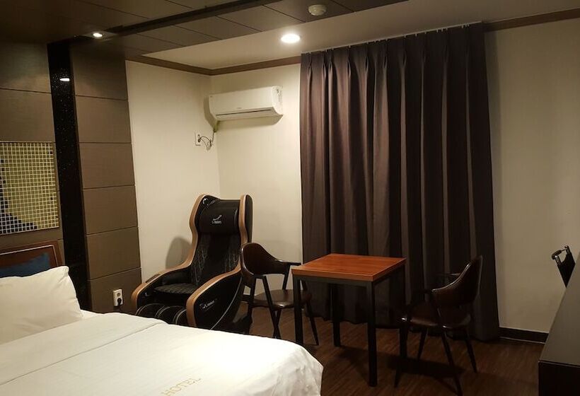 Hera Motel