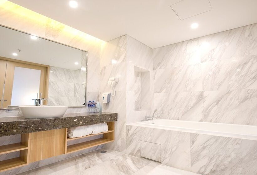 هتل Holiday Inn Express Chifeng Hongshan By Ihg
