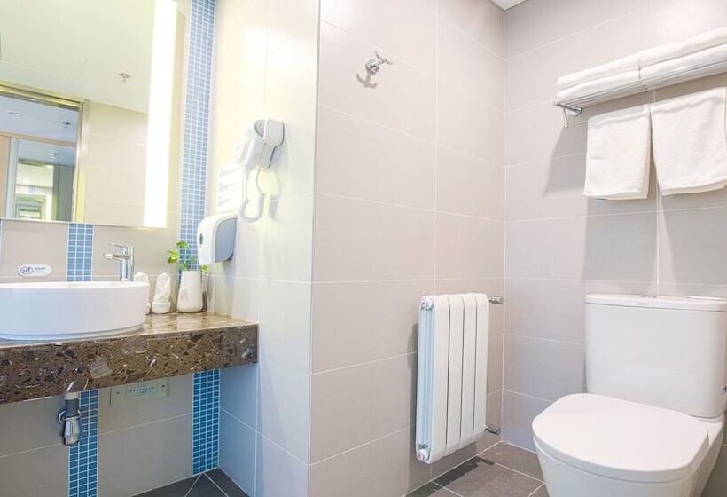 هتل Holiday Inn Express Chifeng Hongshan By Ihg