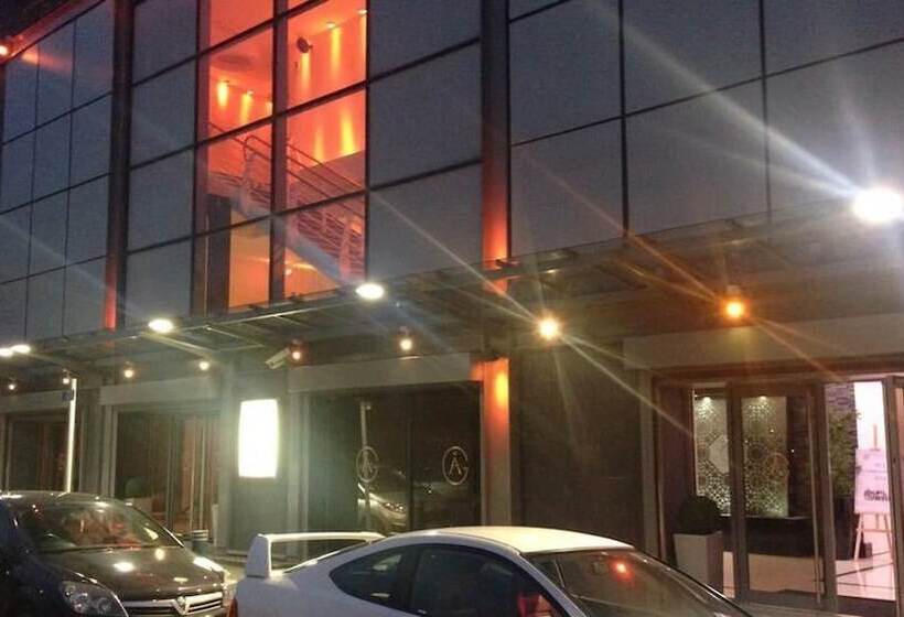 هتل The Grand Astoria