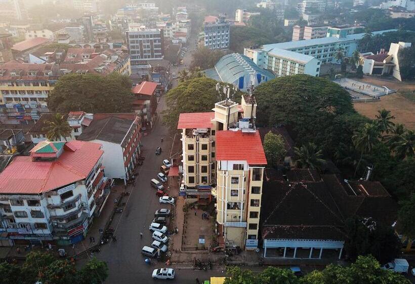 Hotel Treehouse Neptune Inn