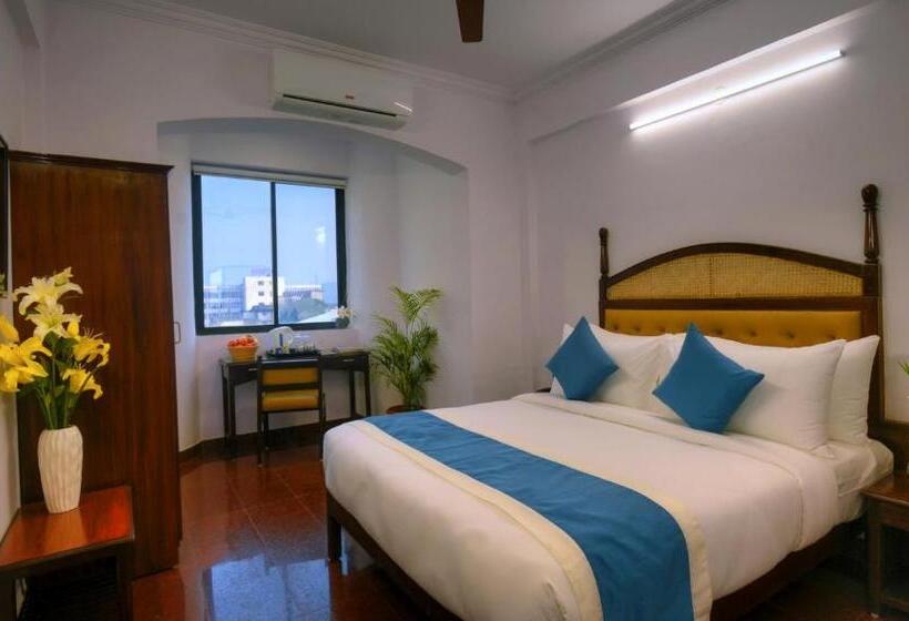 Hotel Treehouse Neptune Inn