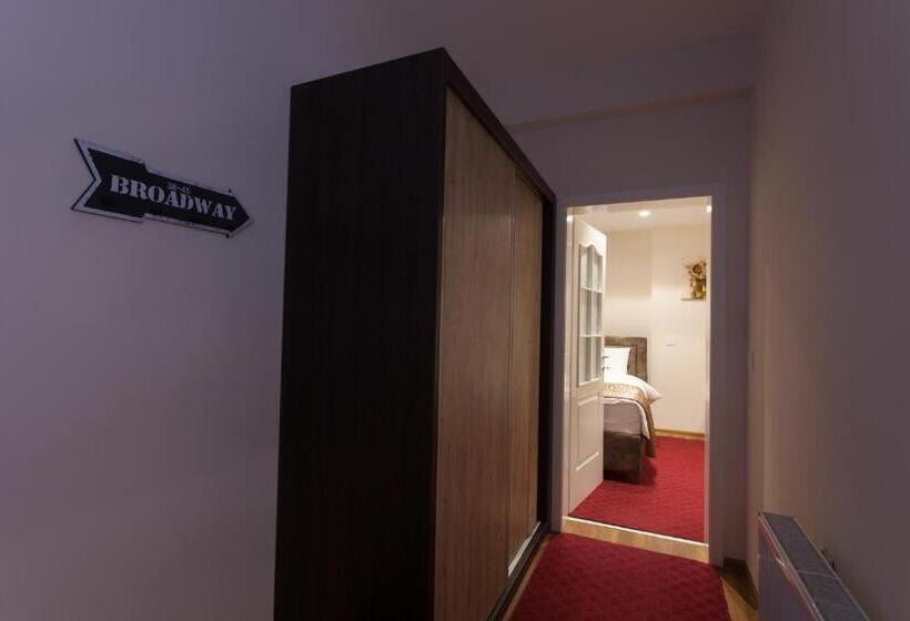 تختخواب و صبحانه Apartmani Brocat