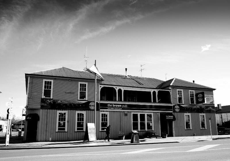 هتل The Brown Pub