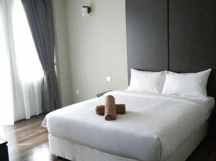 هتل The Chapter Suites &
