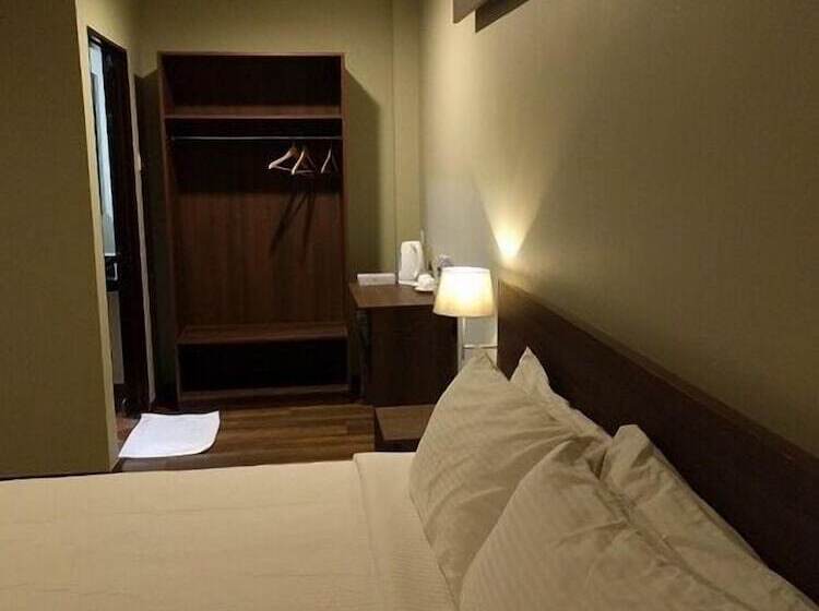 هتل The Chapter Suites &