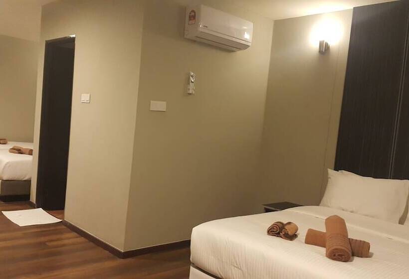 هتل The Chapter Suites &