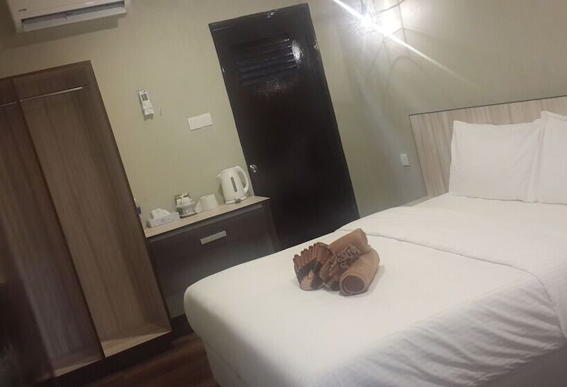 هتل The Chapter Suites &