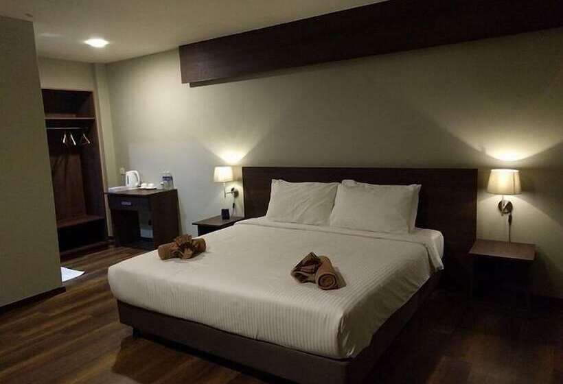 هتل The Chapter Suites &