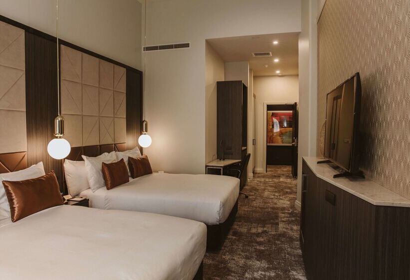 هتل Doubletree By Hilton Wellington