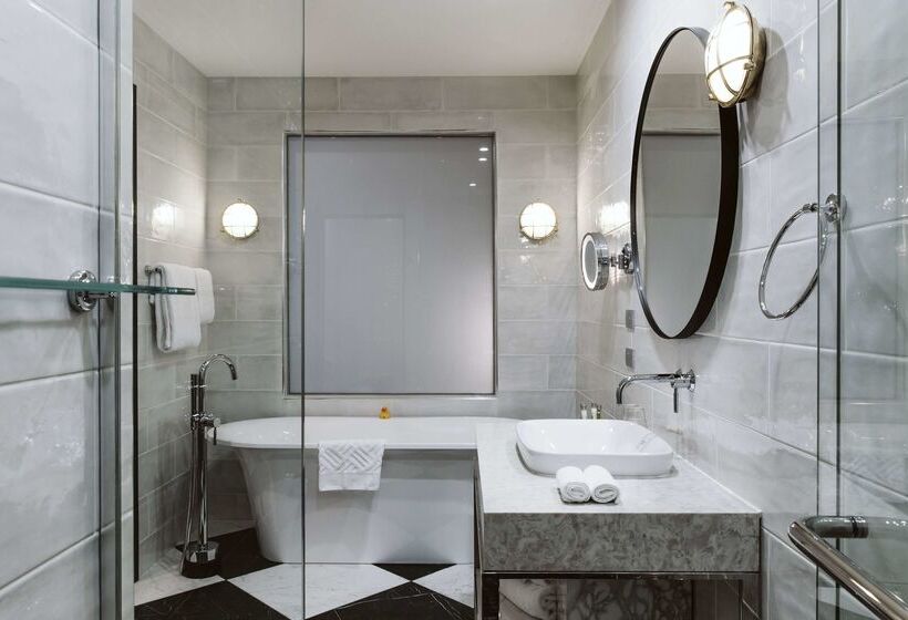هتل Doubletree By Hilton Wellington