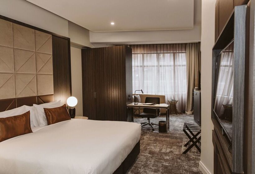 هتل Doubletree By Hilton Wellington
