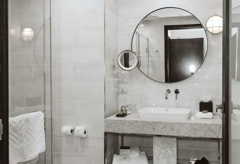 هتل Doubletree By Hilton Wellington