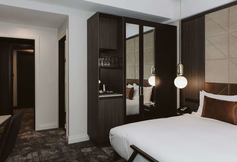 هتل Doubletree By Hilton Wellington