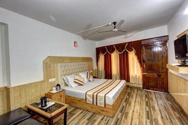 هتل Highway Inn