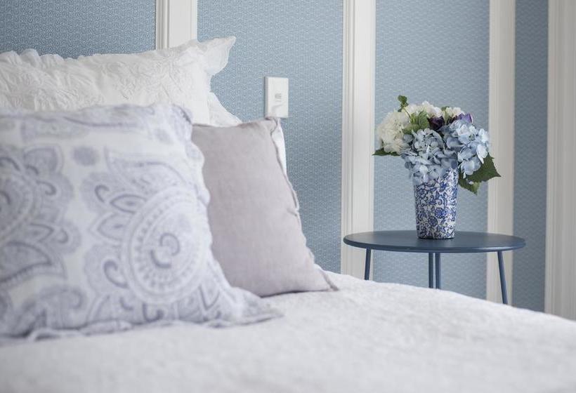 تختخواب و صبحانه Willow S Green