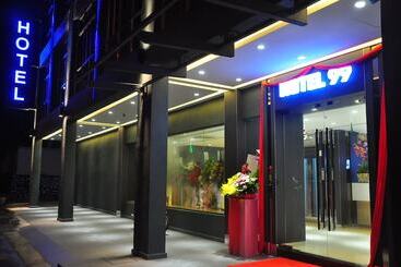 هتل 99 Kelana Jaya