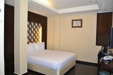 هتل Daddy S Inn