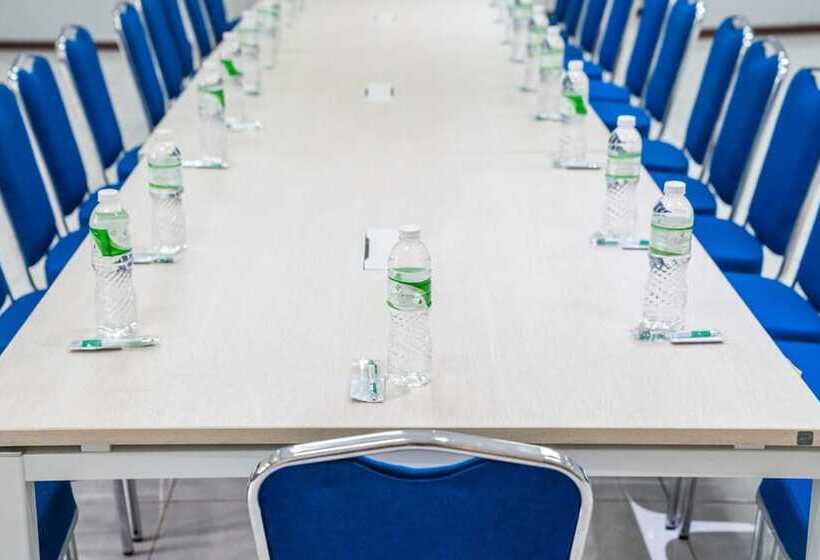 فندق Legreen Suite Supomo