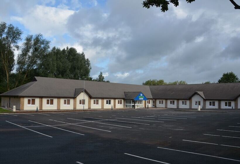 هتل Raglan Lodge